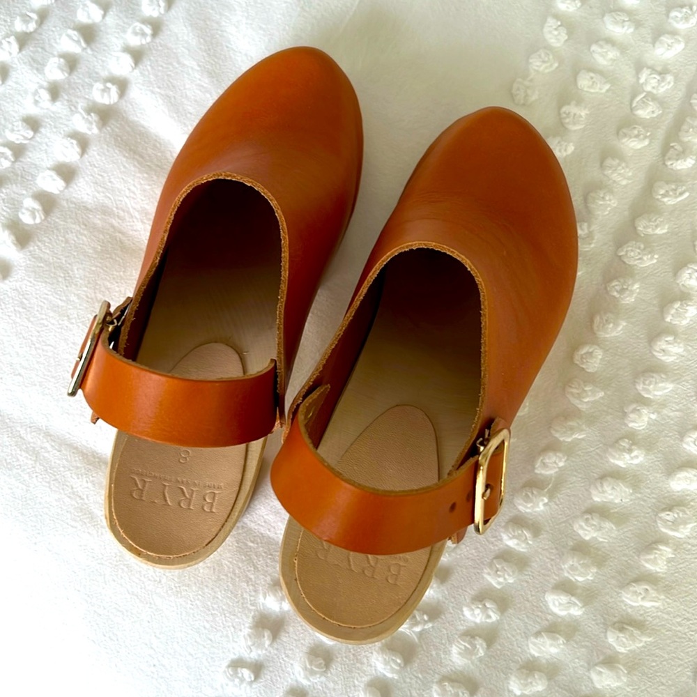 Bryr Cognac Leather & Wood Clogs